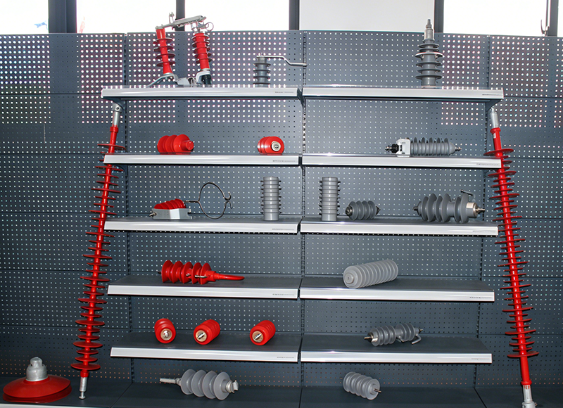 When using indoor vacuum circuit breakers, the following issues should be noted